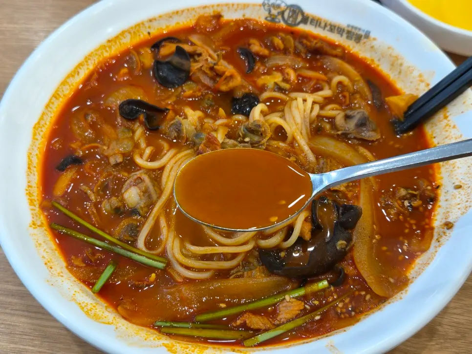 매운맛 2단계 꼬막짬뽕 면과 국물