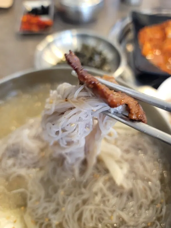 시원한 육수의 물냉면 한 그릇