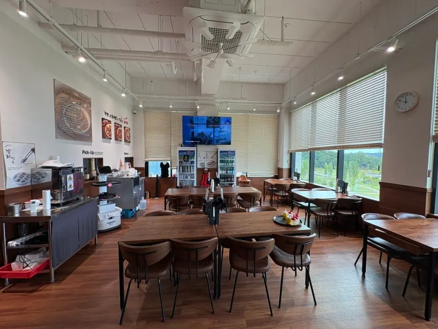 Interior decor of Naengmyeon Gajun Dongtan Main Branch