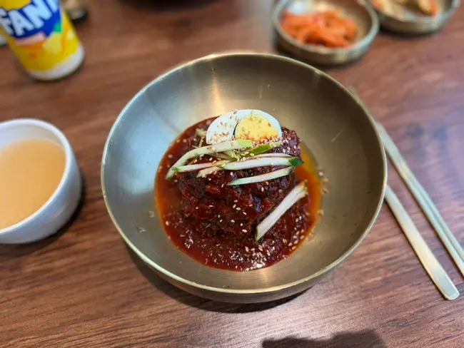 Bibim kudzu naengmyeon and cold broth kudzu naengmyeon