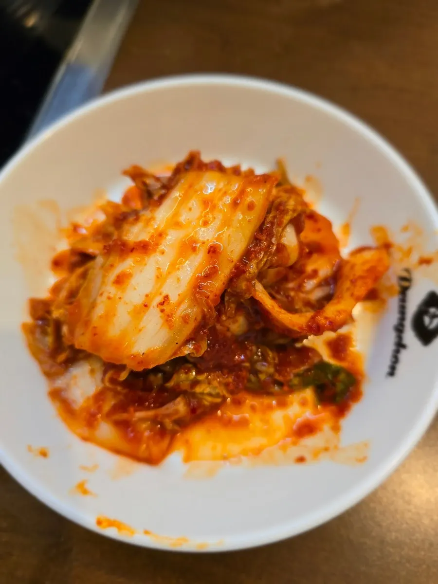 Fried rice eaten together with geotjeori fresh kimchi