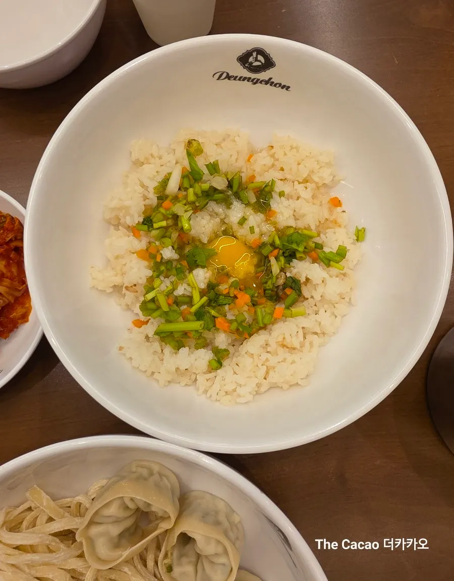 Kalguksu noodles cooking after the other ingredients are eaten