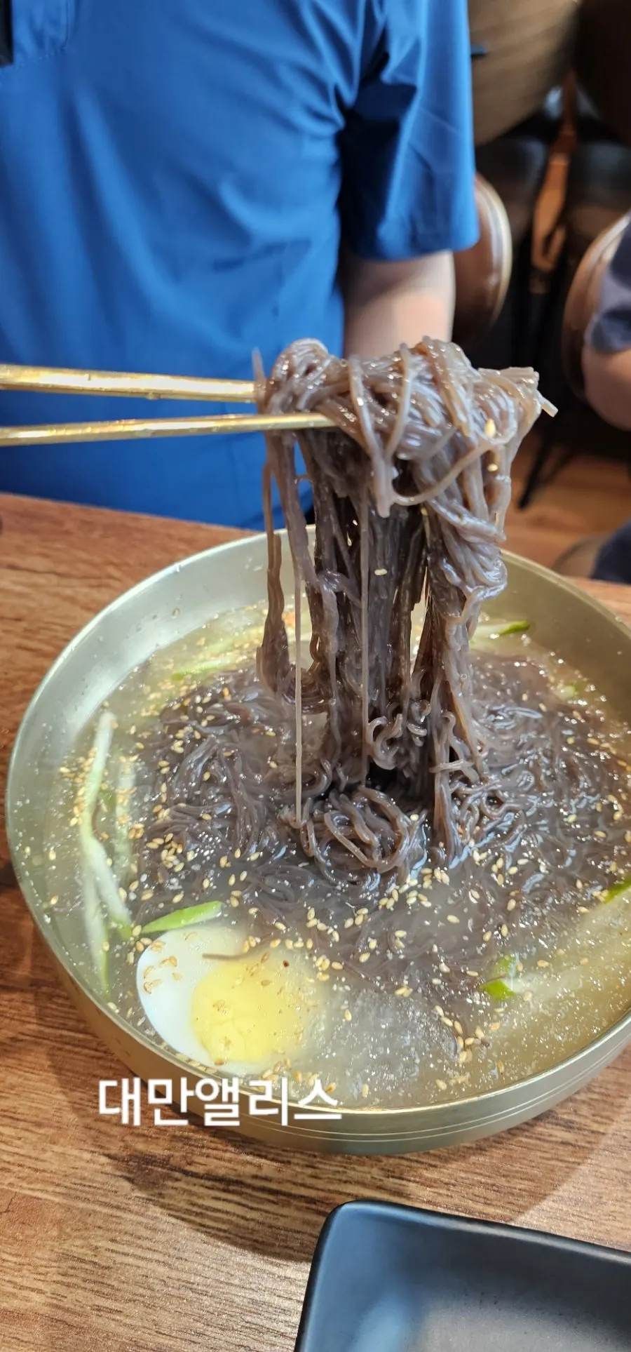 Close-up of kudzu naengmyeon noodles and broth