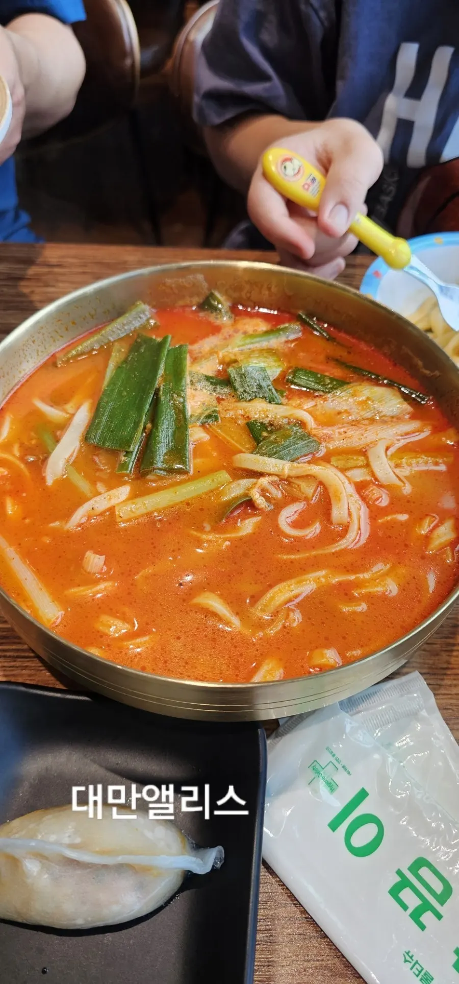 Bowl of naengmyeon in front of a child eating