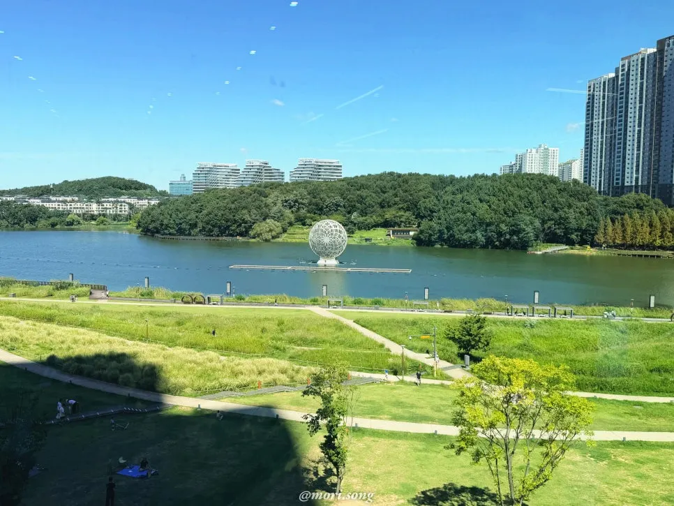 Window seats with Dongtan Lake Park visible through the glass