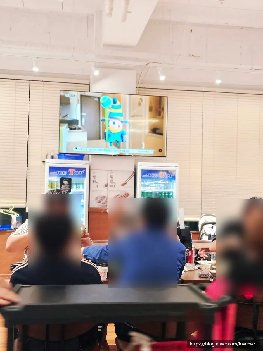 View near the entrance of Naengmyeon Gajun Dongtan Main Branch