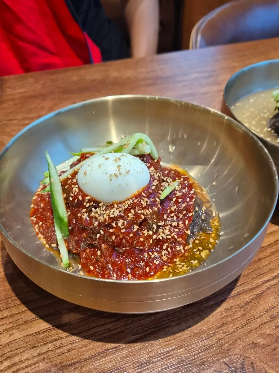 세트로 나온 간장삼겹살 한 접시