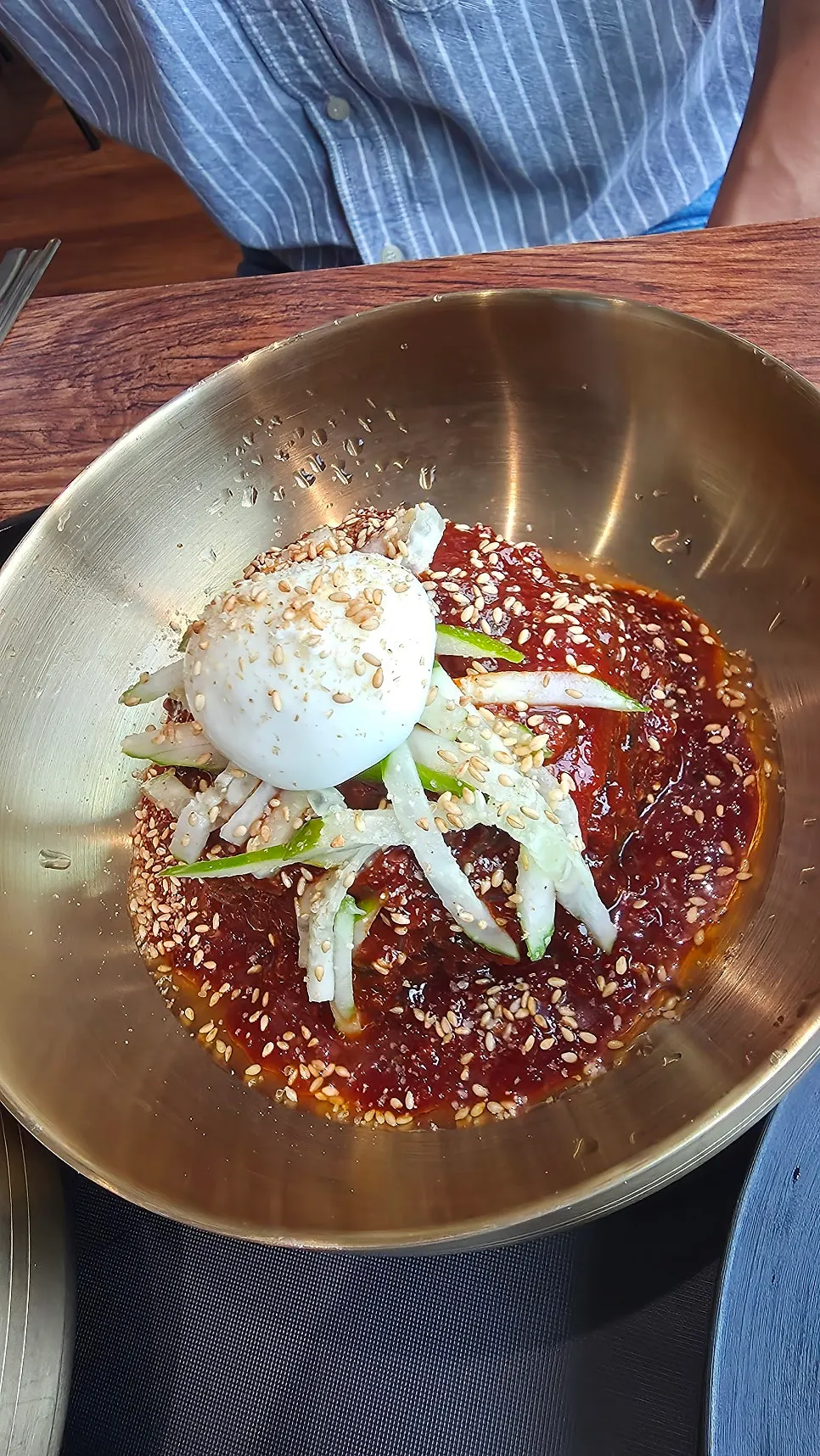 A chopstick-full of bibim naengmyeon