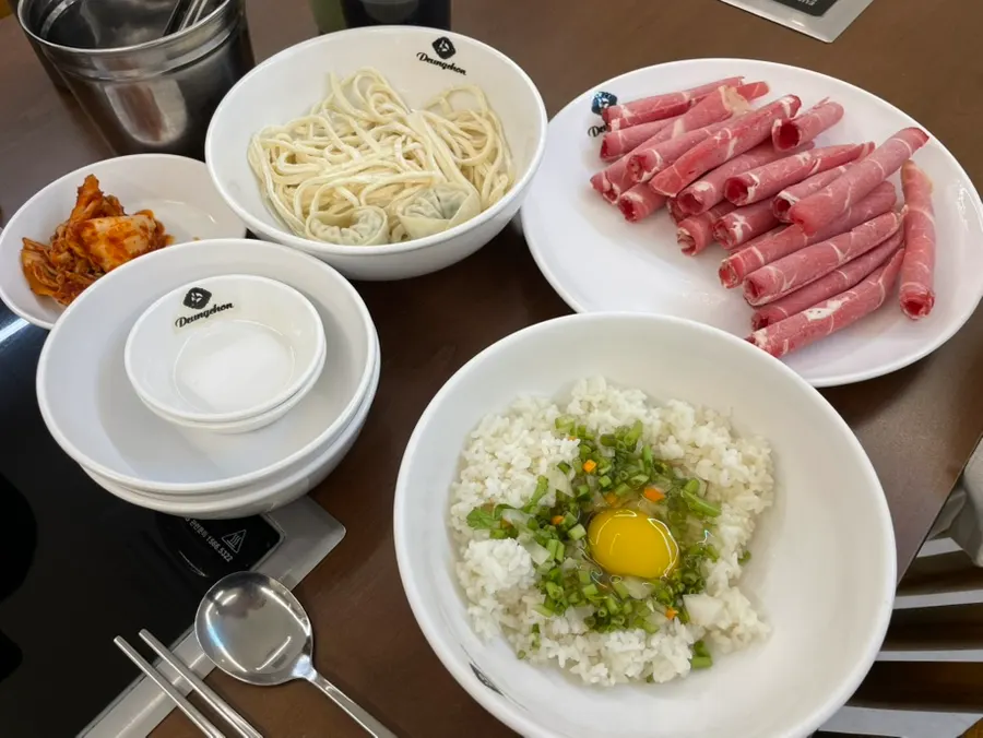 Shabu kalguksu set laid out on the table