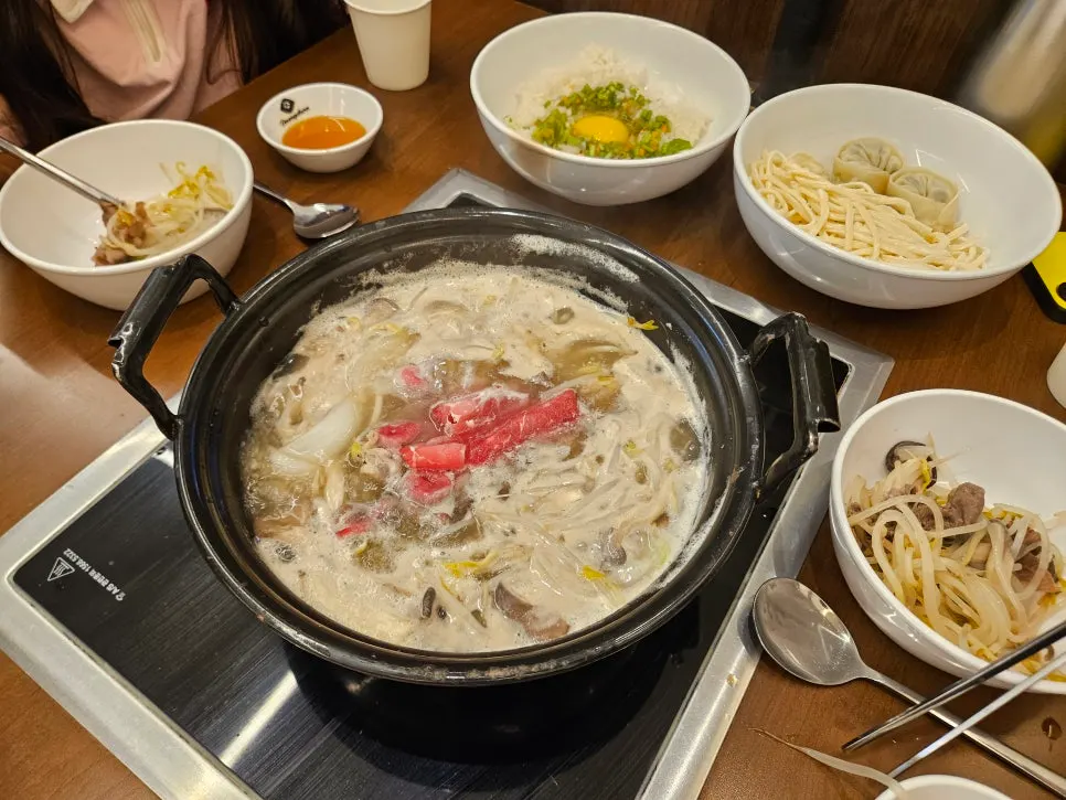 아이들이 먹은 맑은 버섯칼국수 국물