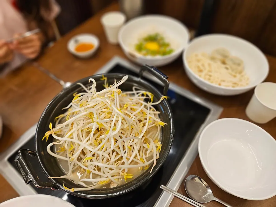 식사를 마친 샤브칼국수 테이블