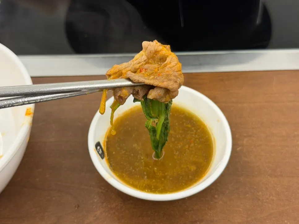 Shabu-cooked meat dipped in wasabi sauce