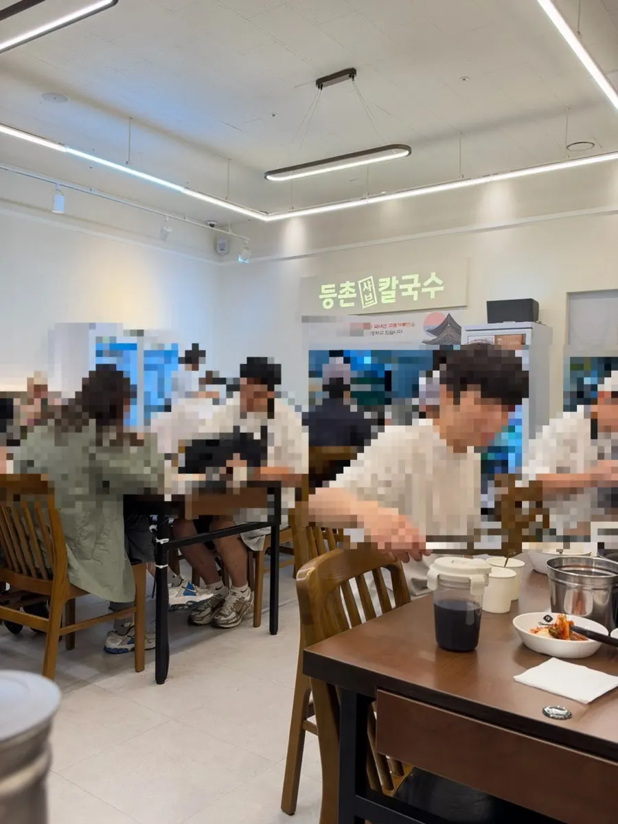 셀프수제비를 추가한 샤브샤브 상차림