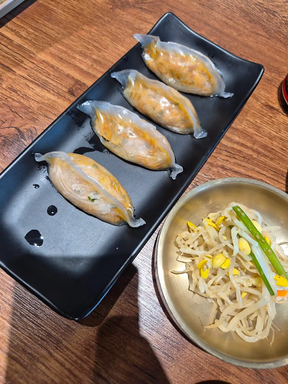 산책 뒤 먹는 얼큰한 비빔칡냉면