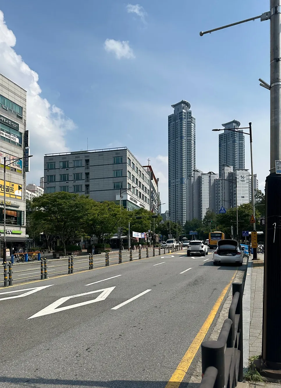 Exterior of the building where Onyu Lash in Dongtan is located
