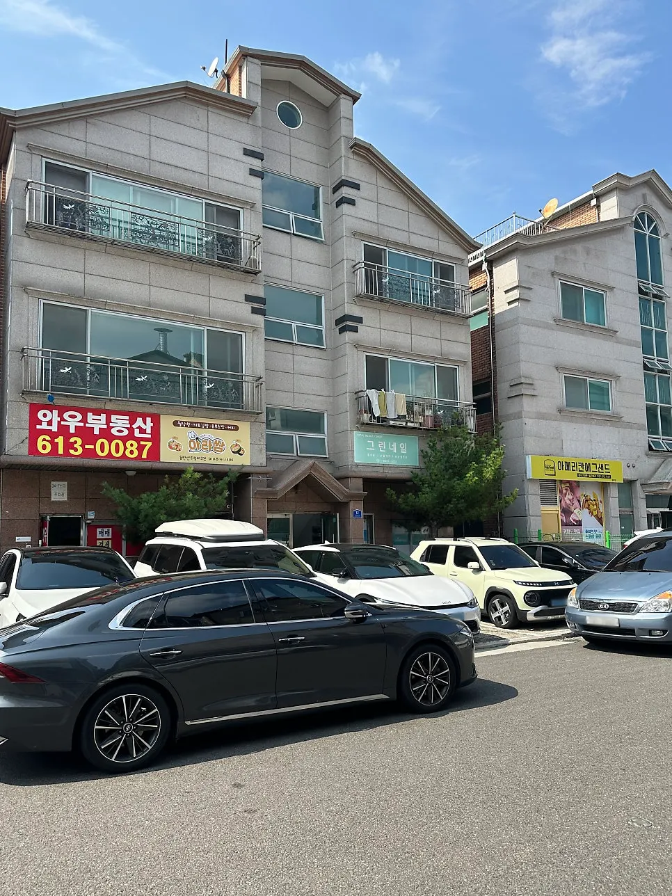 Walking route from Central Park stop to Onyu Lash