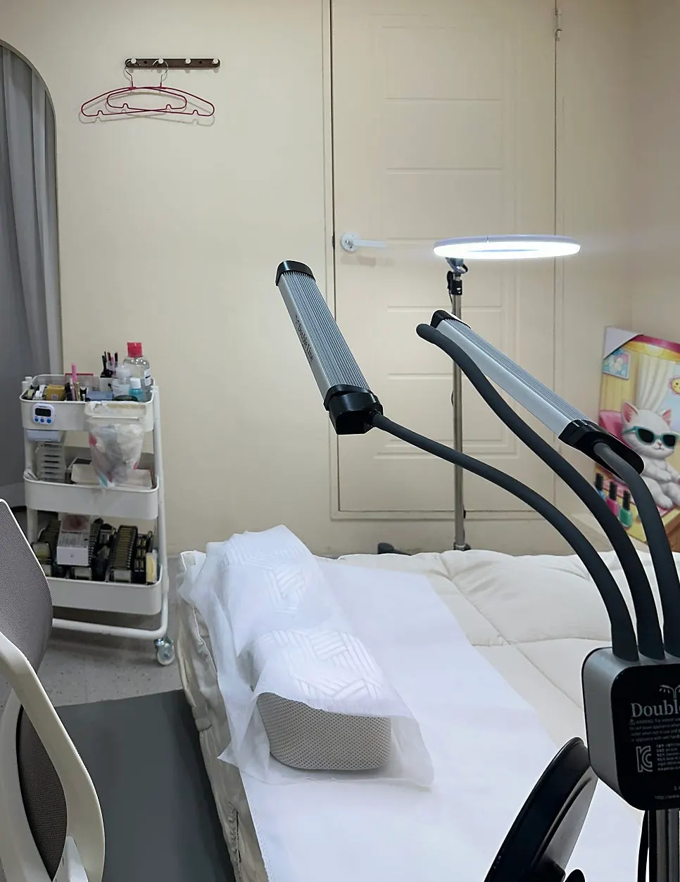 Treatment bed used for lash lift services