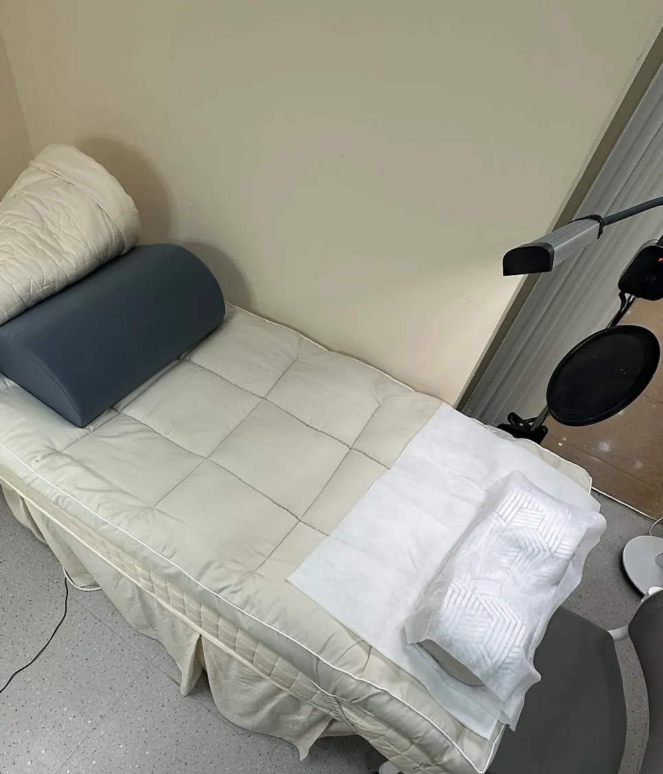 Decor inside the Onyu Lash treatment space