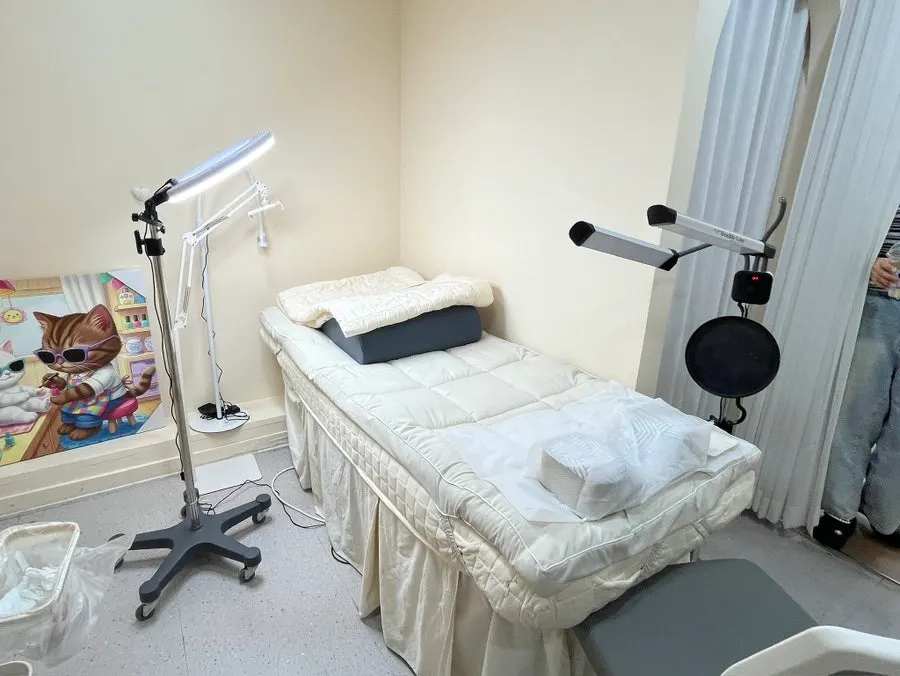 Interior of the one-on-one treatment space at Onyu Lash