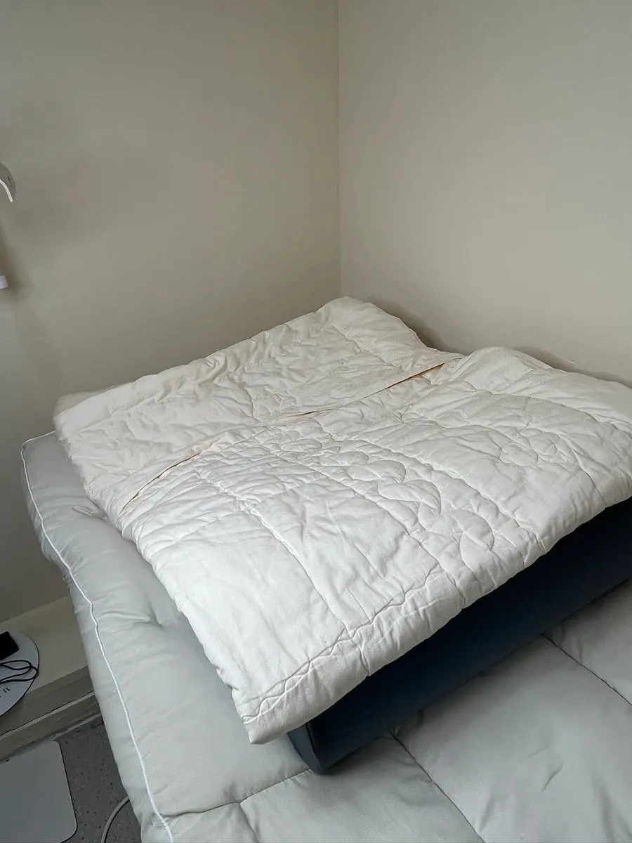Quiet space with the lash lift treatment bed