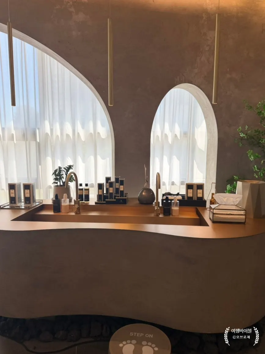 Interior space at Juno Hair Dongtan SRT Station Branch