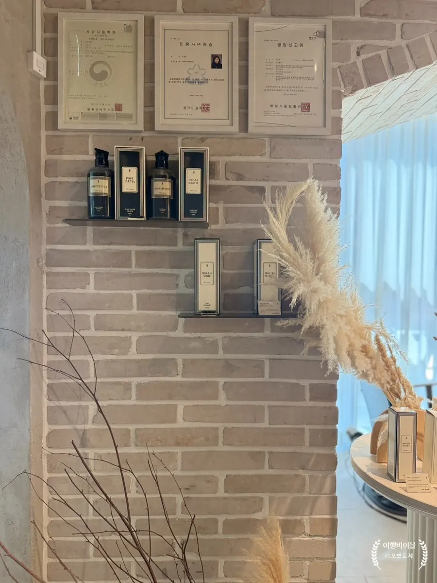 Pleasant interior of Juno Hair