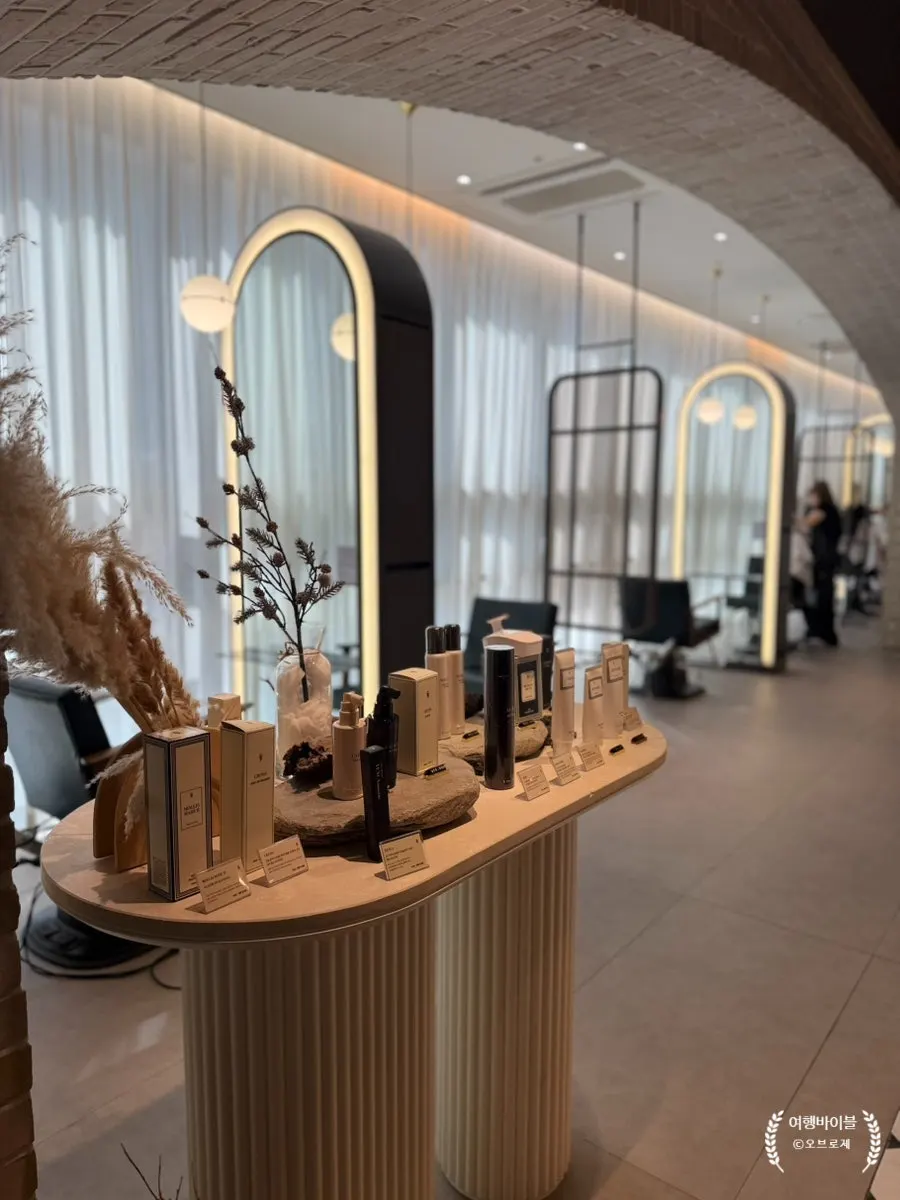 Salon space with separate paths for clients
