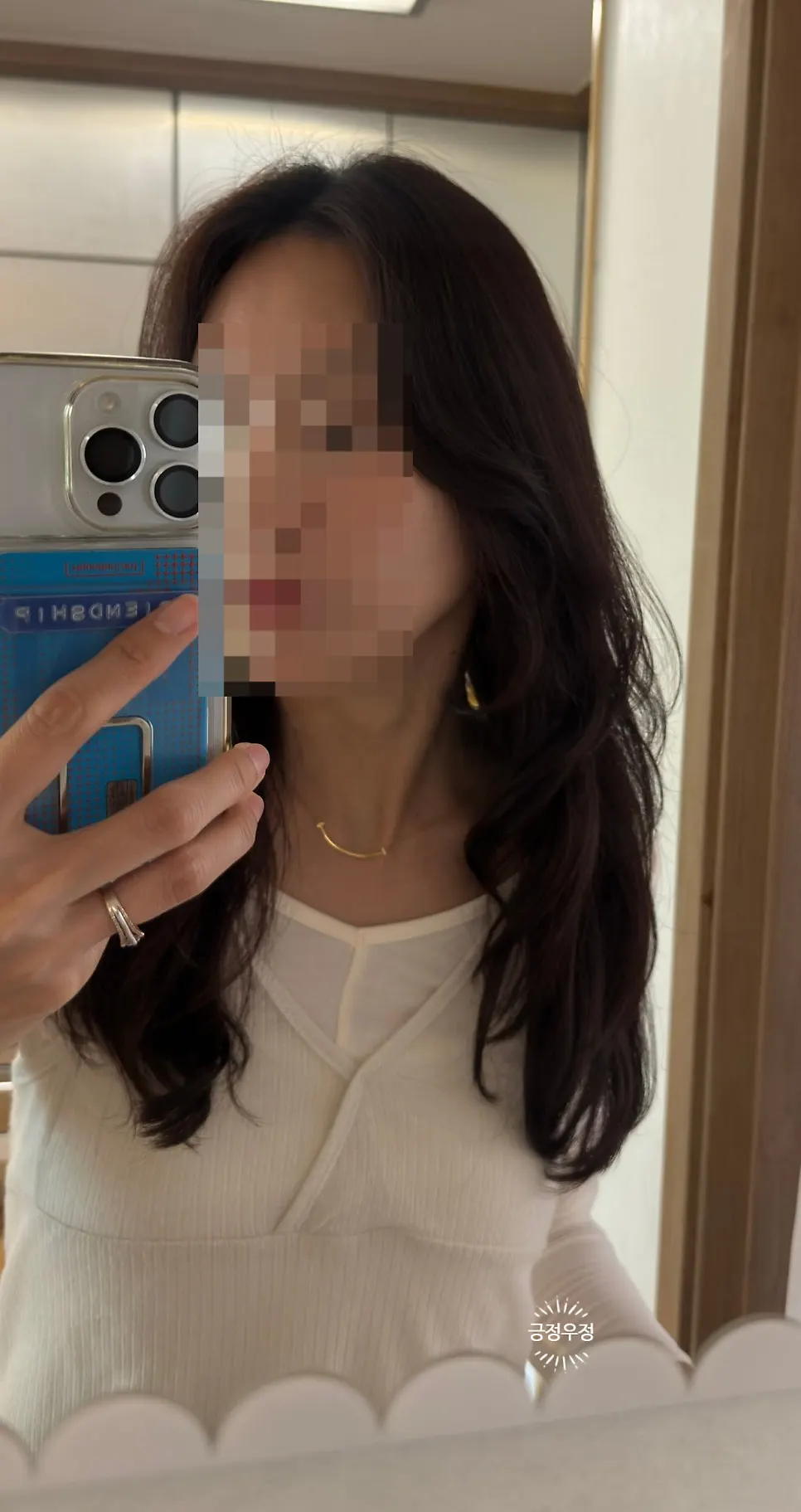 Full silhouette of the layered perm with length kept