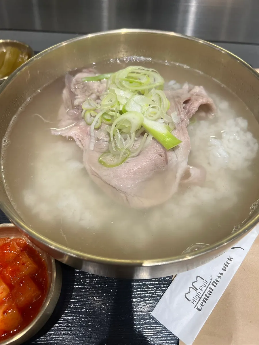 Red broth of Baekok's yeolgomtang