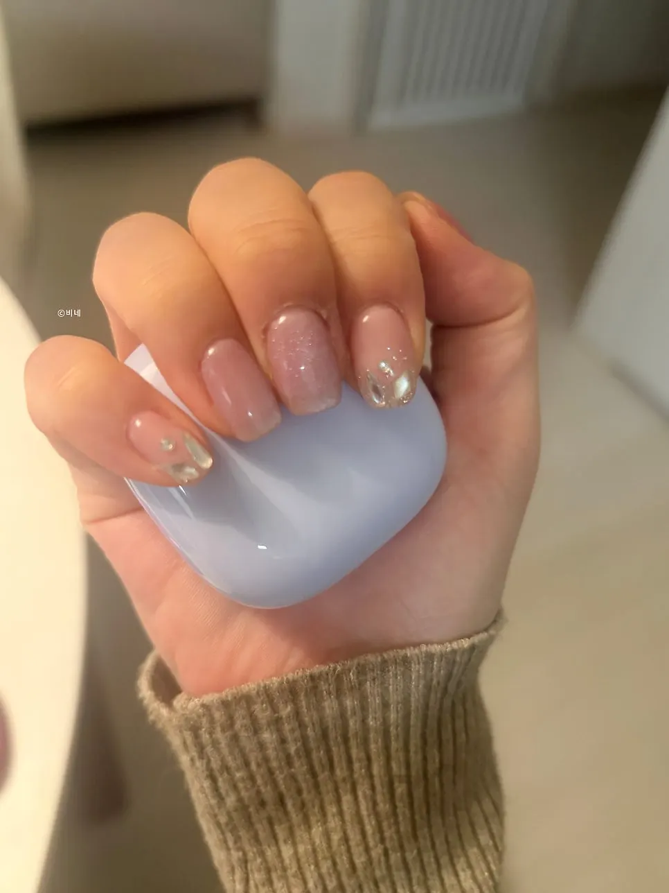 Champagne-pink magnetic nails with accent charms