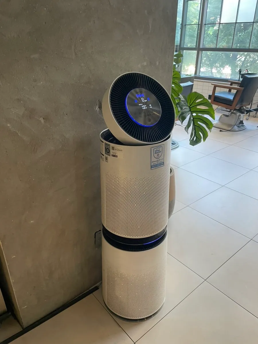 Interior of the white zone with mirrors and an air purifier