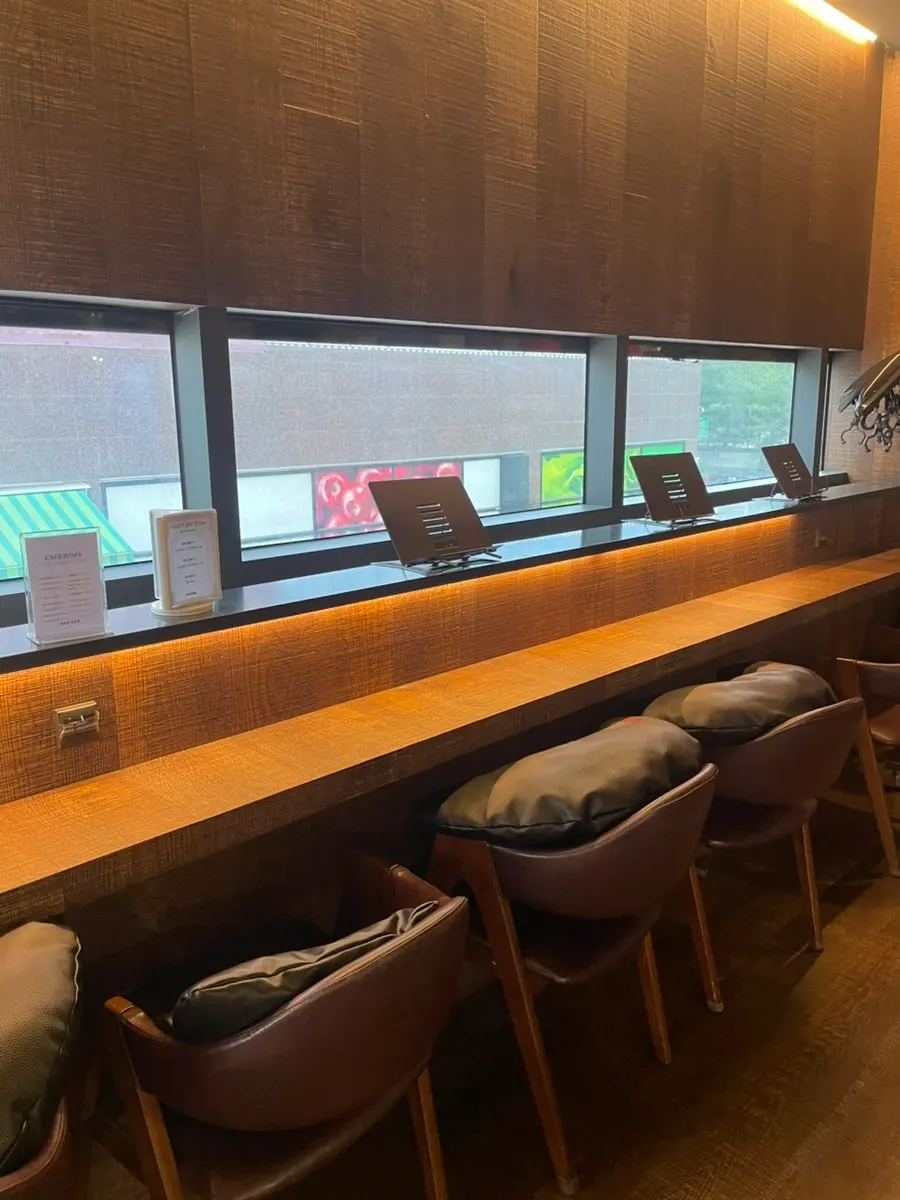 Styling seats in the brown zone on the right side of the salon