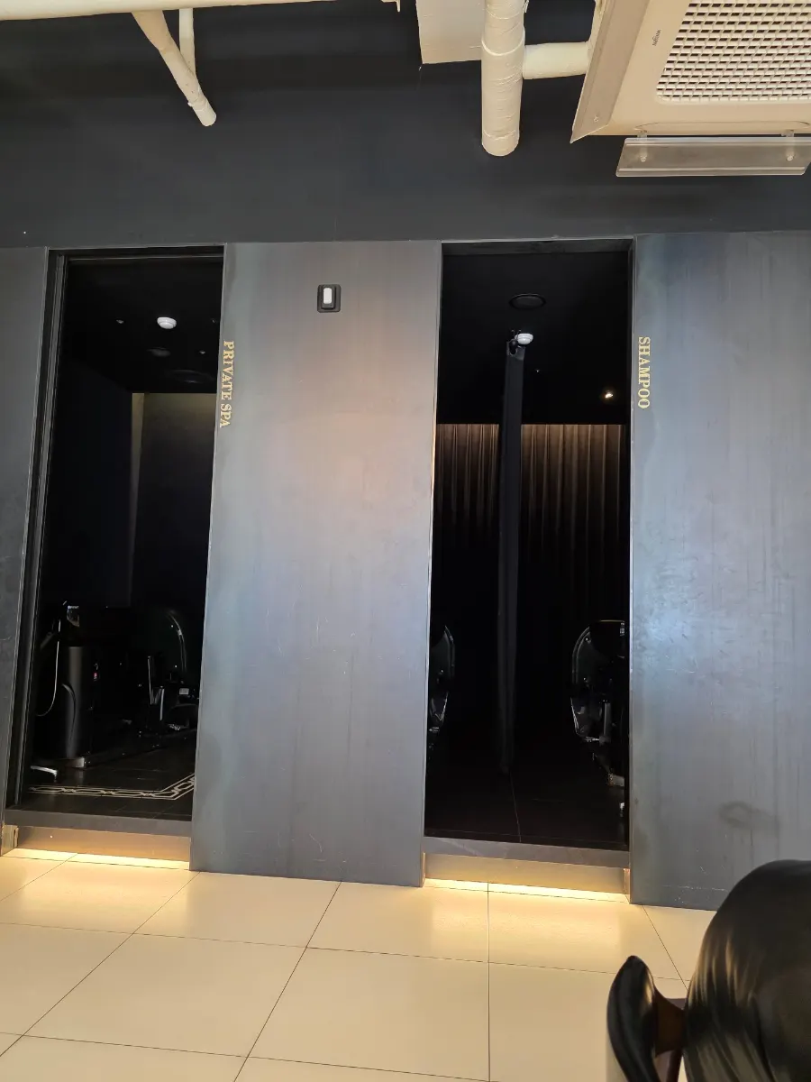 Cozy shampoo room