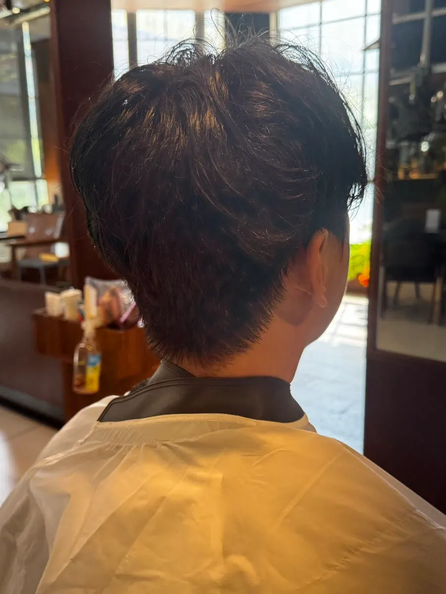 청결하게 관리된 매장 화장실 내부