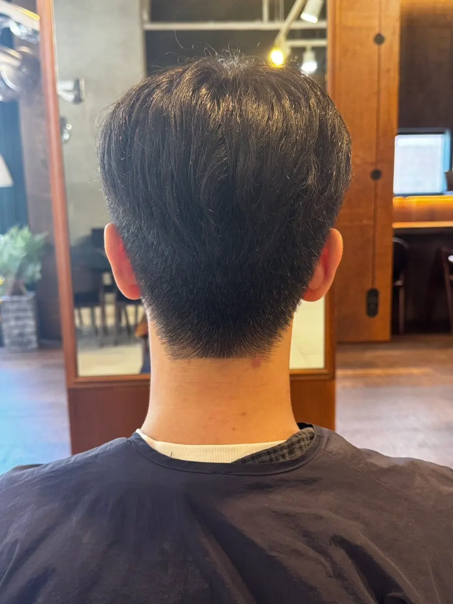 커트 후 정돈된 옆머리와 얼굴 라인