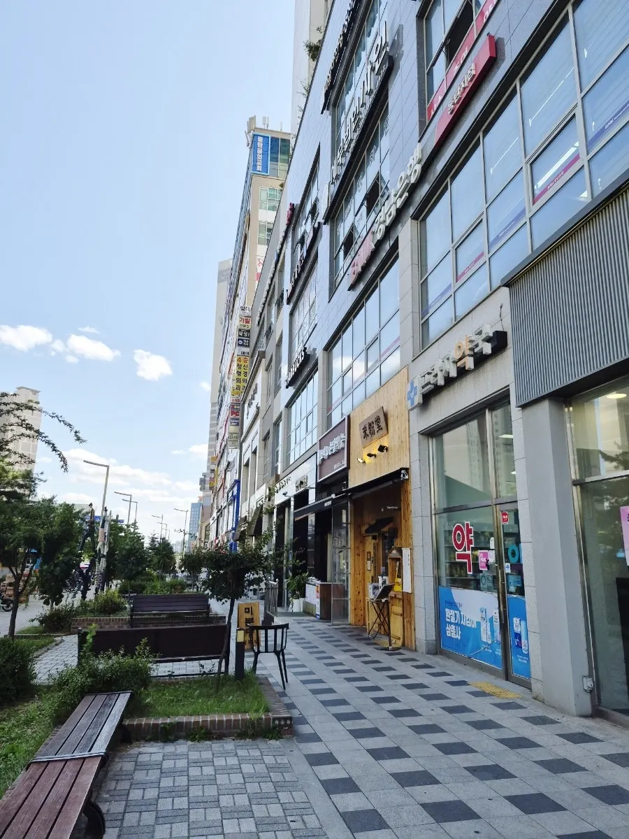 Late weekday lunch visit to Mibundang