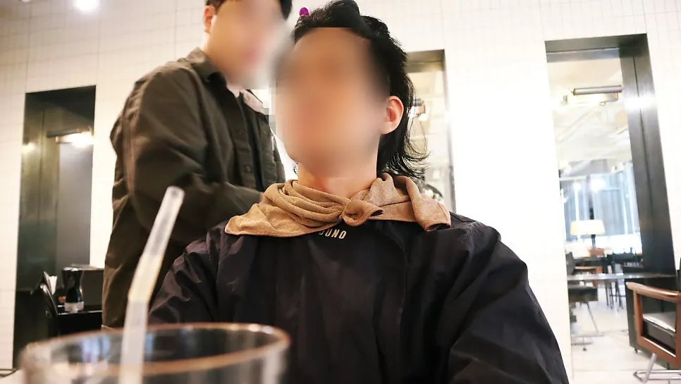 Mid-length hair with ends and lines trimmed