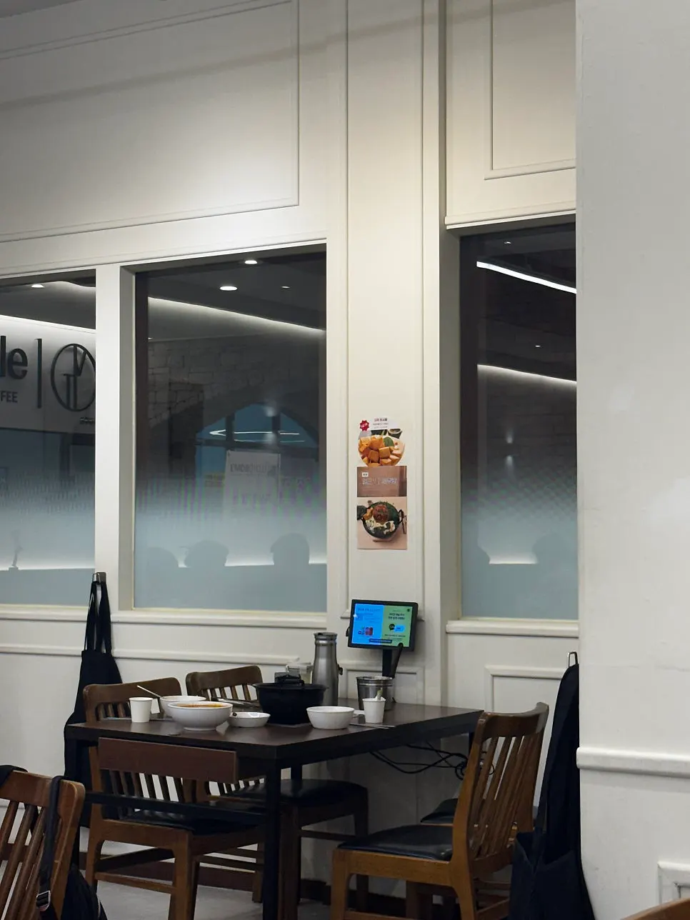 Parking and interior facilities at the Gran Passage branch