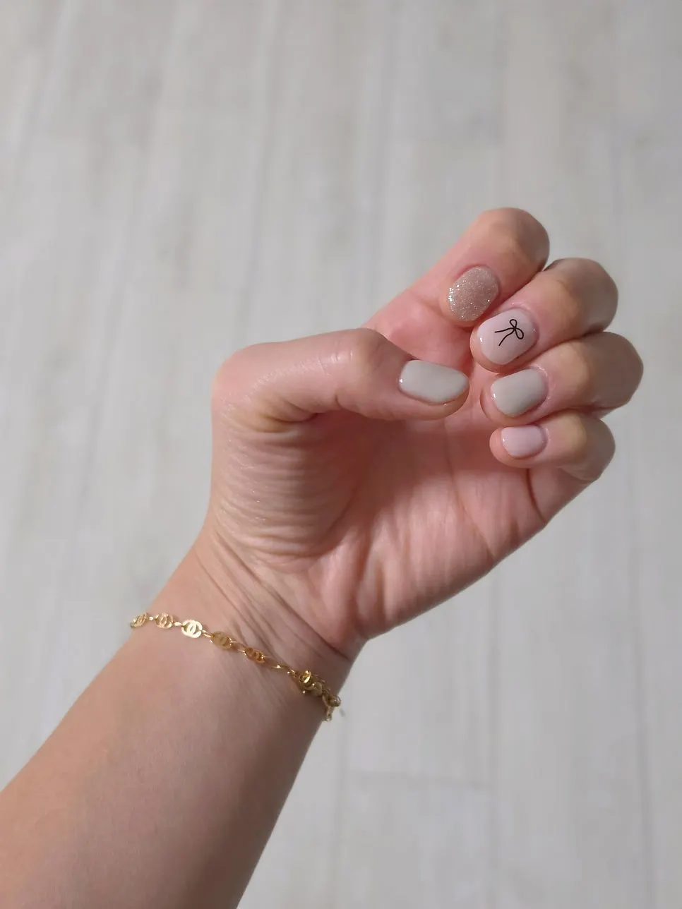 Neatly finished ribbon gel nails