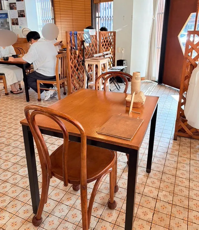 Table layout inside Kkot Gatsu