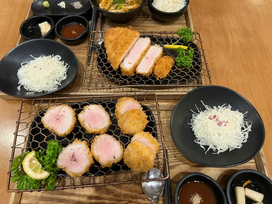등심카츠세트와 꽃가츠 한 상