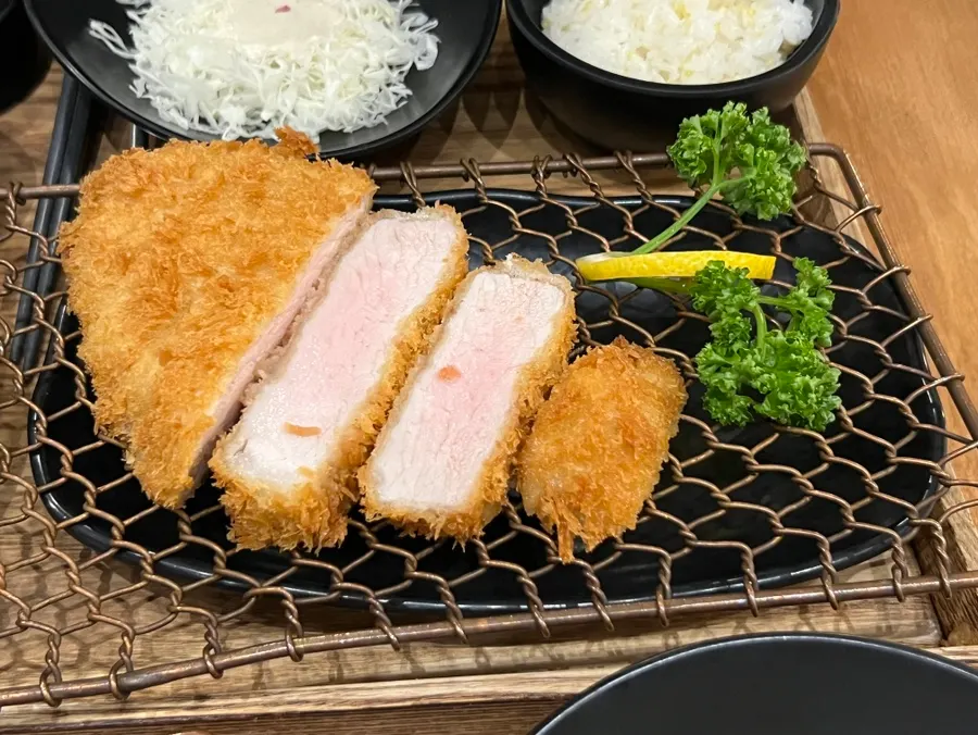 살코기 위주로 나온 등심카츠
