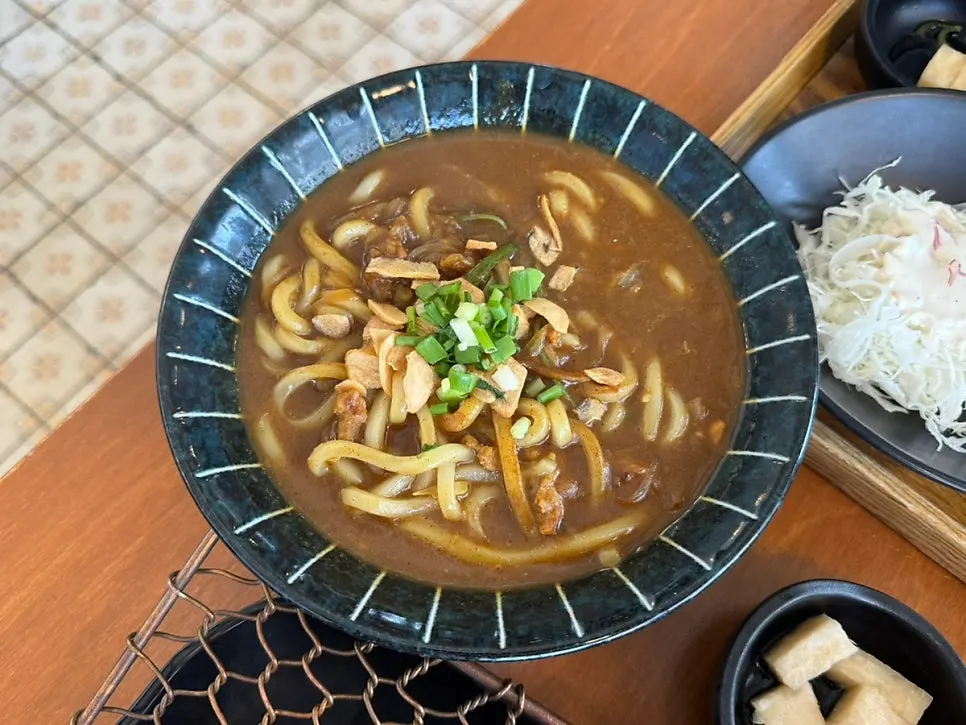 함께 주문한 꽃가츠 카레우동