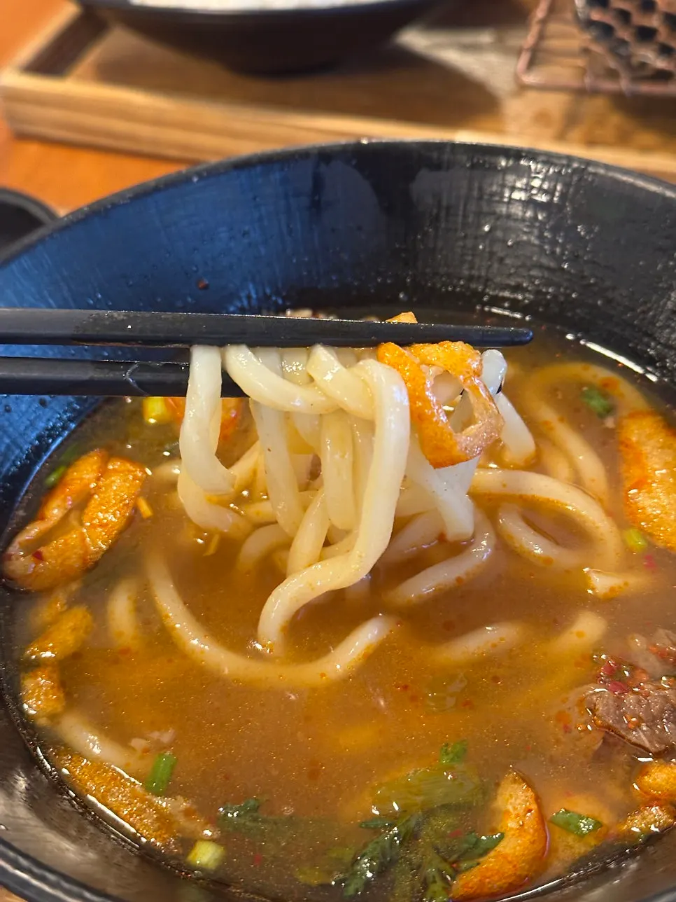 화우동 우동면 들어올린 모습