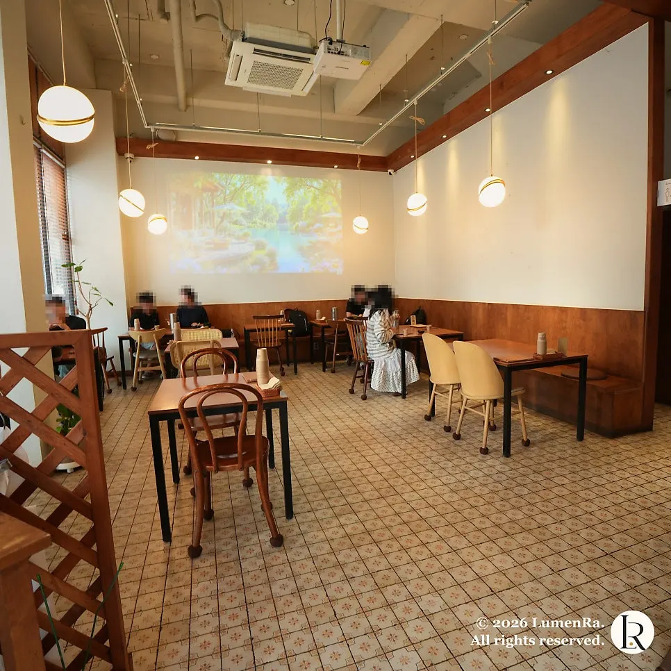 Inner hall with generous seating