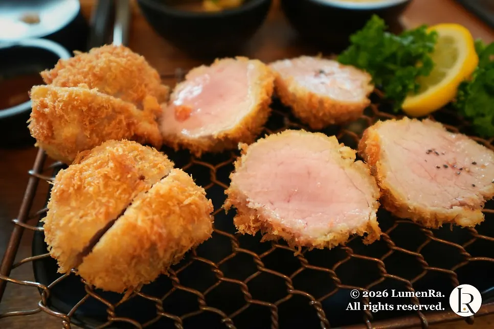 Cross-section of tenderloin kkot katsu with a pink hue