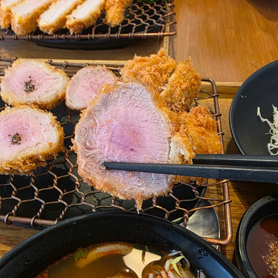 Flower cutlet cut into round pieces