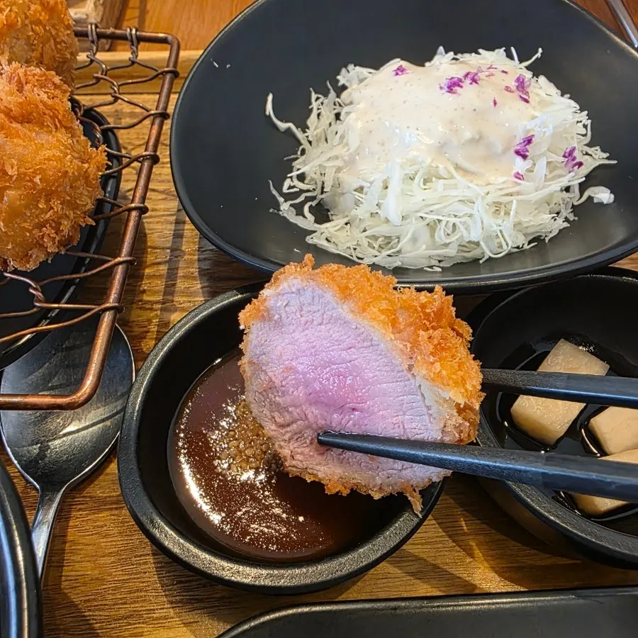 Flower cutlet dipped in salt