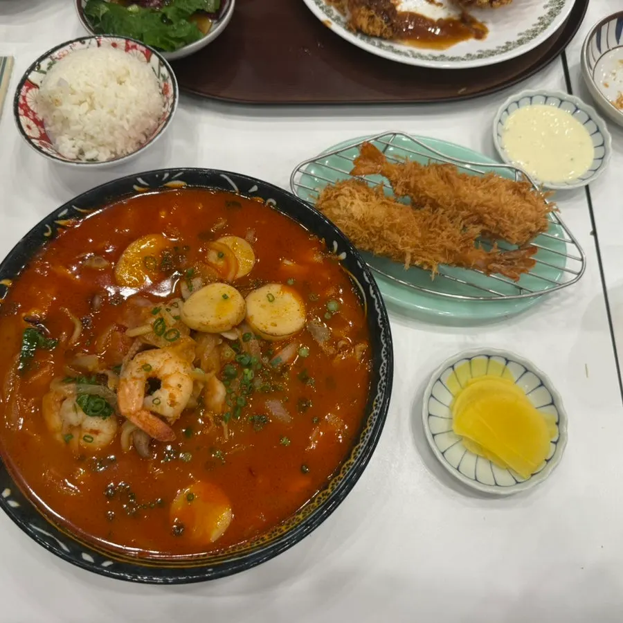Jjamppong ingredients including shrimp and squid