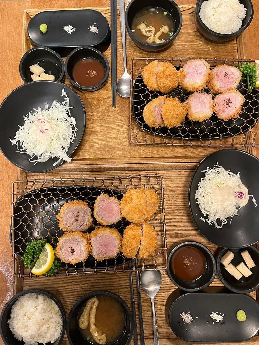 Table setting at Kkot Gatsu